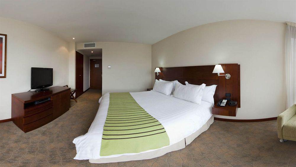 Holiday Inn Express Quito By Ihg Extérieur photo